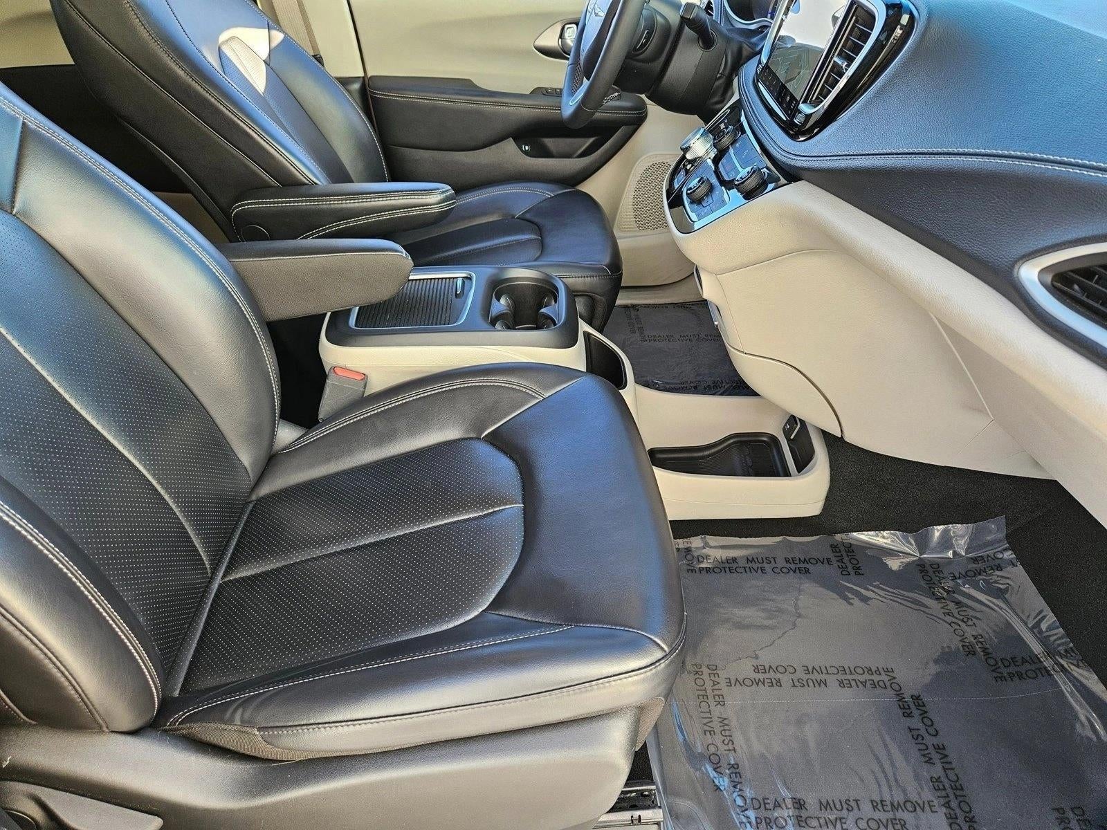 2024 Chrysler Pacifica Hybrid Select