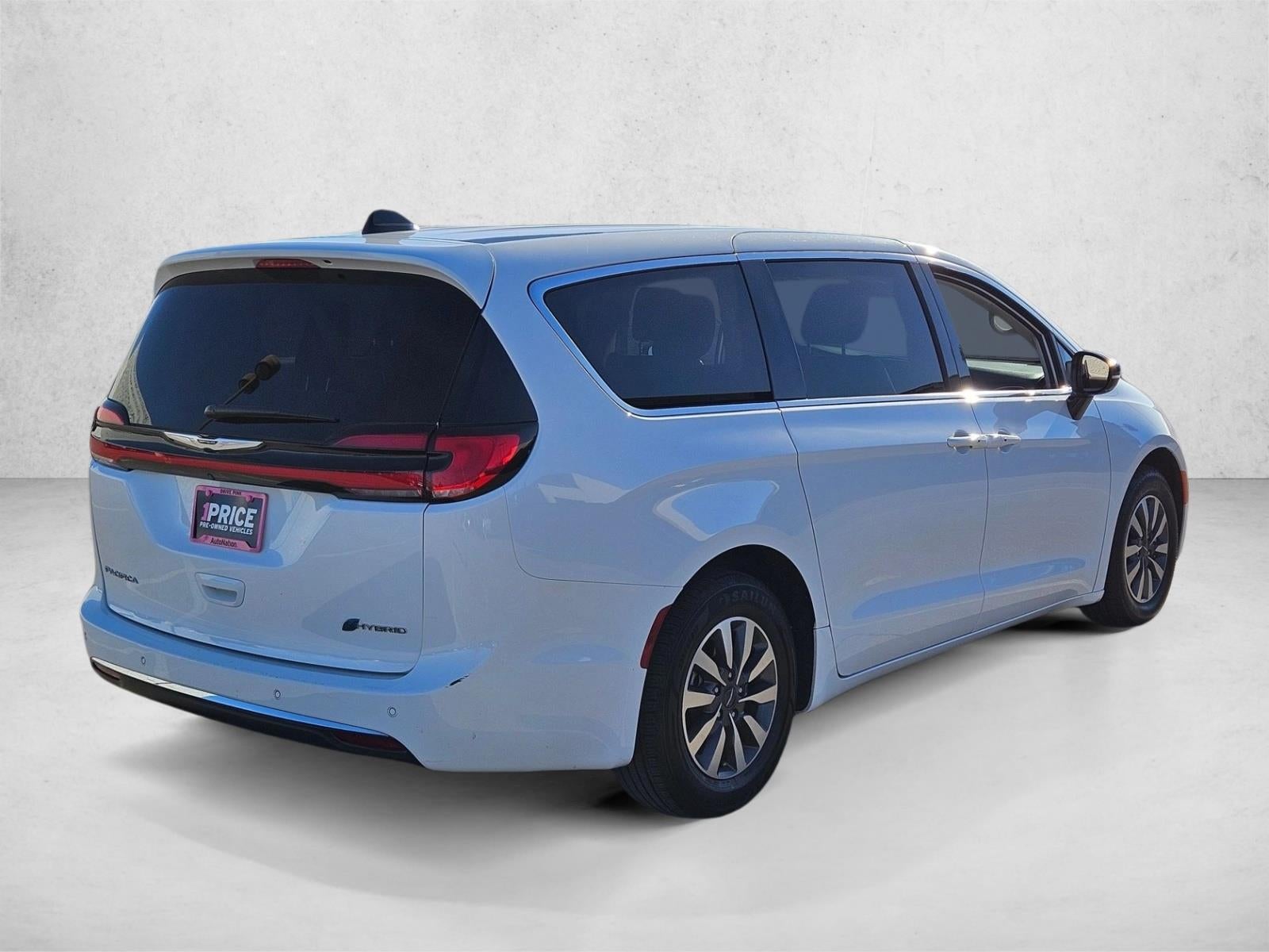 2024 Chrysler Pacifica Hybrid Select