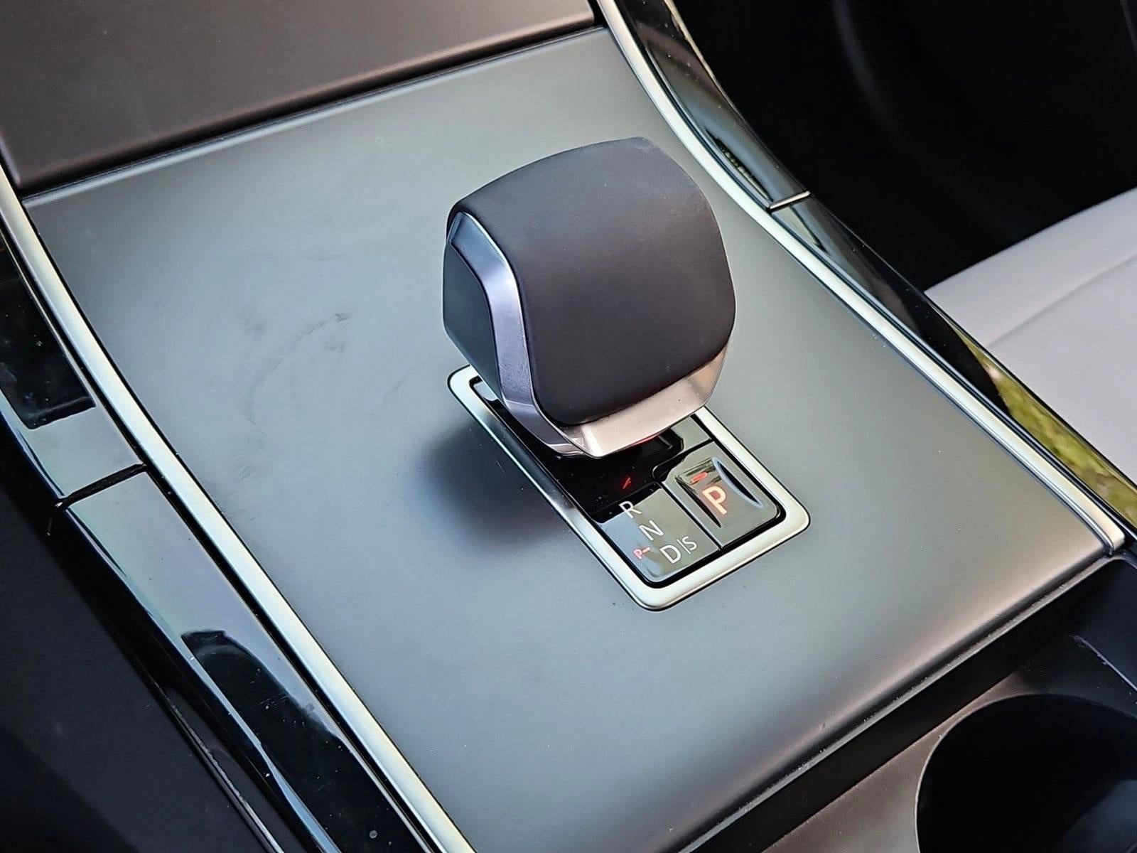 2025 Land Rover Range Rover Velar Dynamic SE