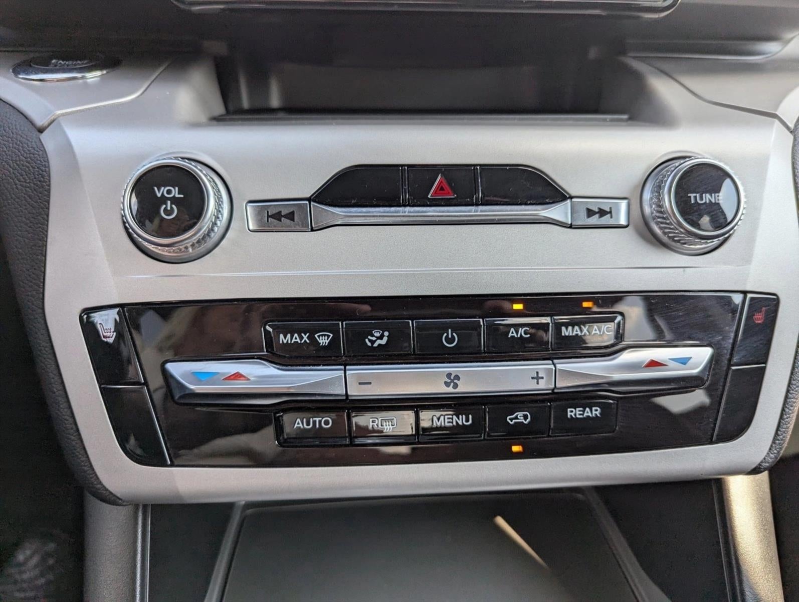 2024 Ford Explorer XLT RWD