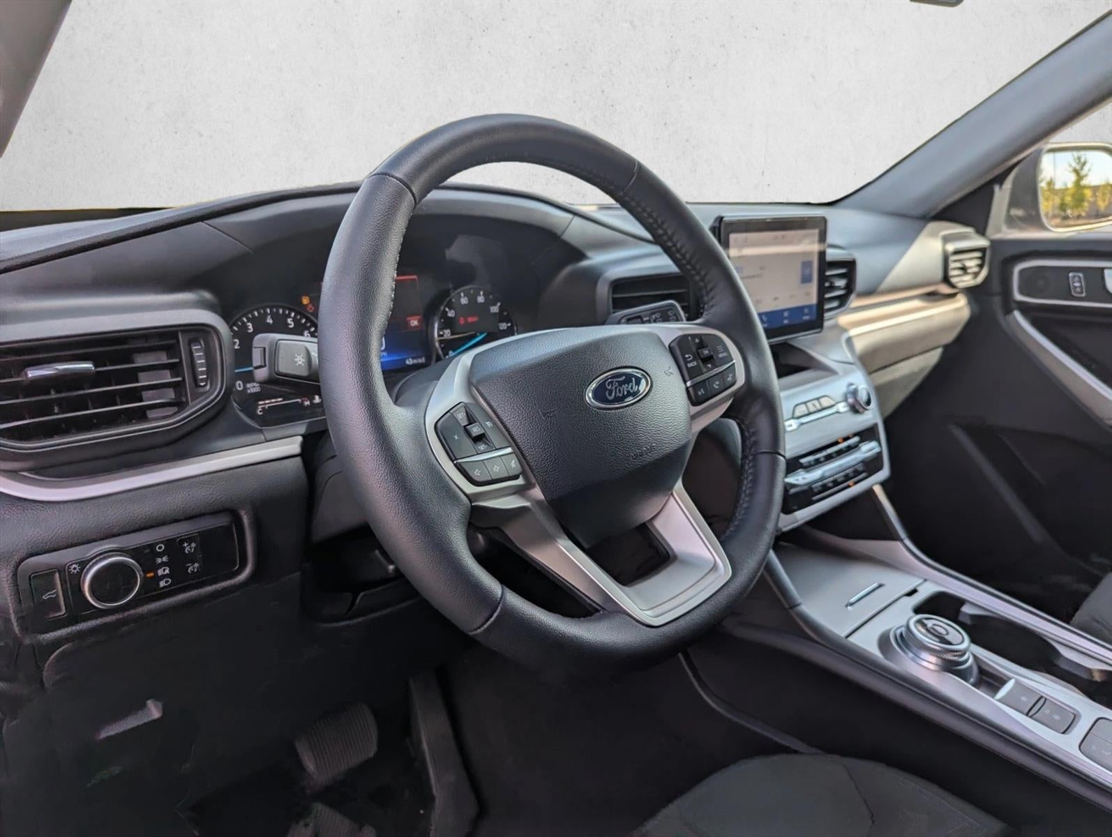 2024 Ford Explorer XLT RWD