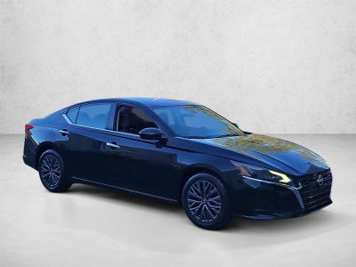 2023 Nissan Altima 2.5 SV Sedan