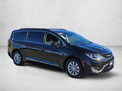 2017 Chrysler Pacifica Touring-L FWD