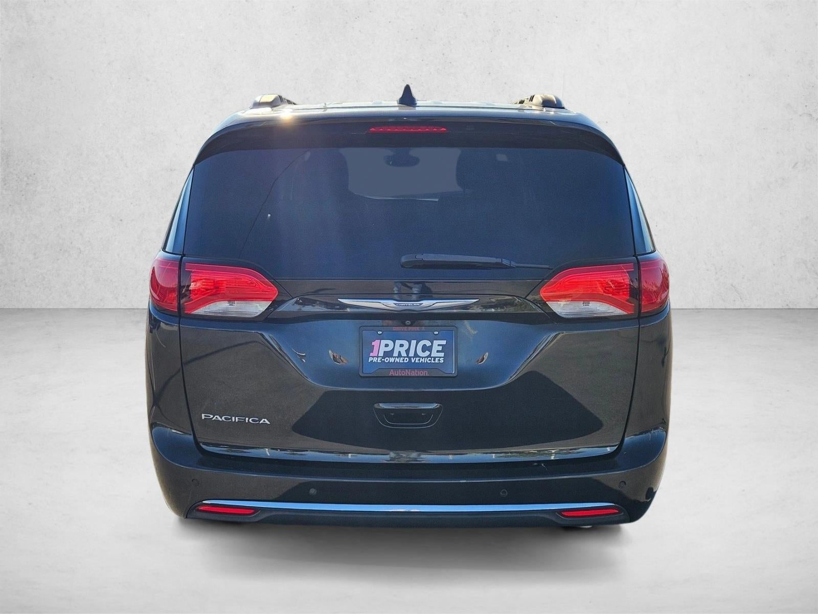 2017 Chrysler Pacifica Touring-L FWD
