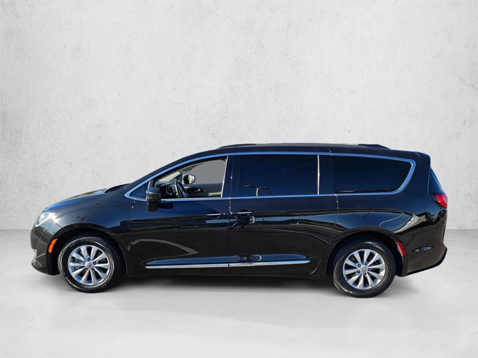 2017 Chrysler Pacifica Touring-L FWD