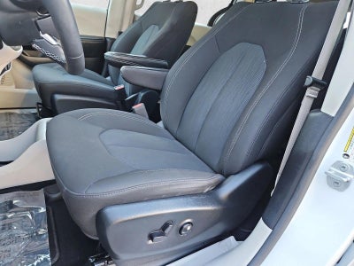 2023 Chrysler Voyager LX FWD