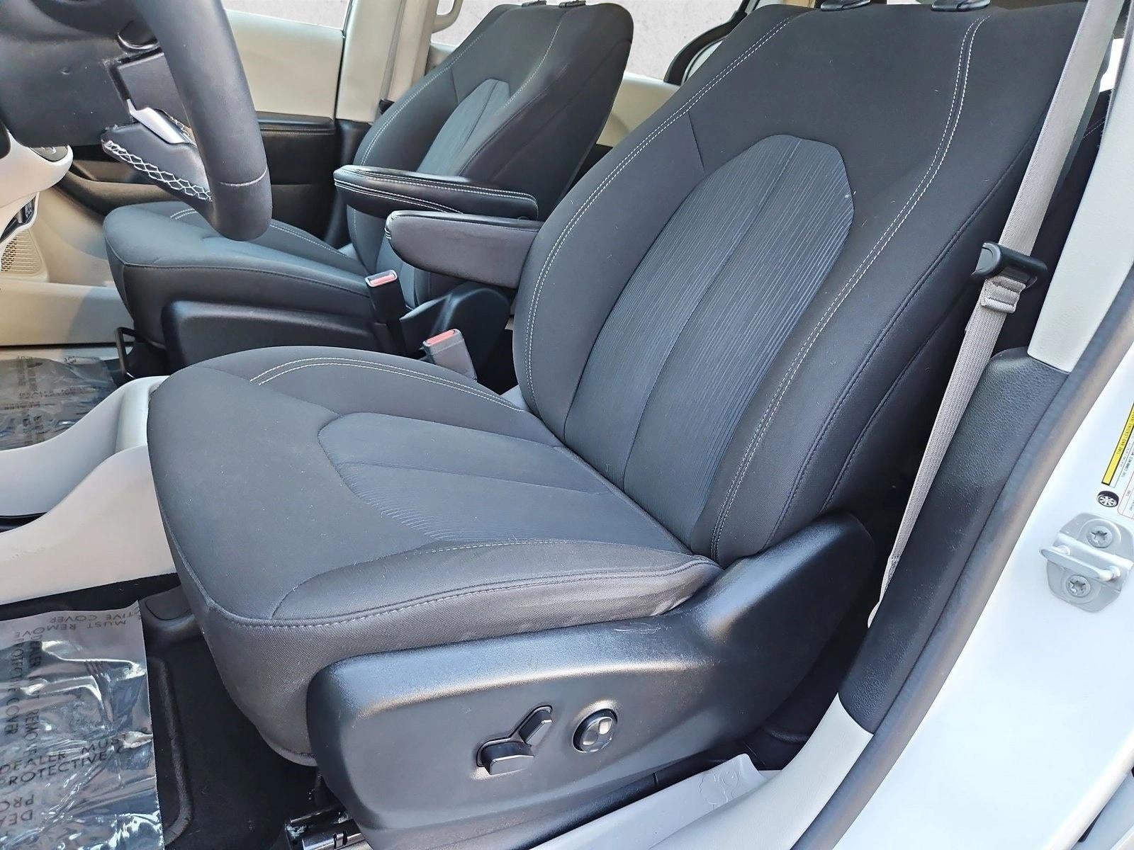 2023 Chrysler Voyager LX FWD