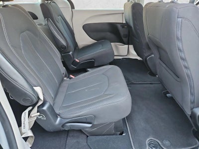 2023 Chrysler Voyager LX FWD