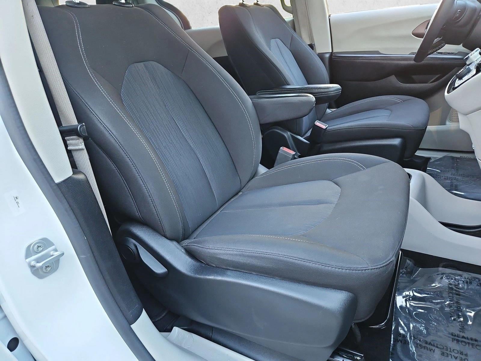 2023 Chrysler Voyager LX FWD