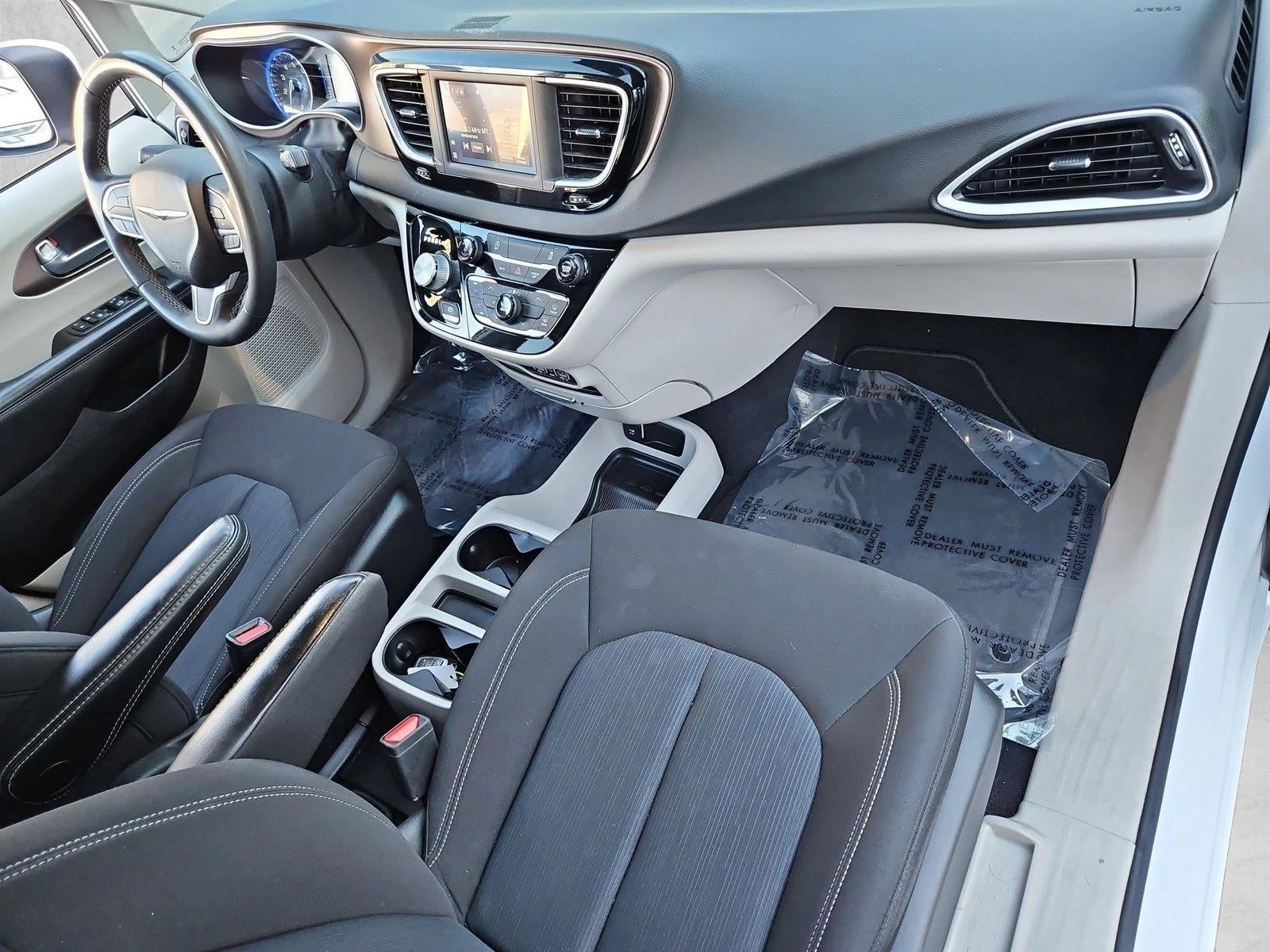 2023 Chrysler Voyager LX FWD