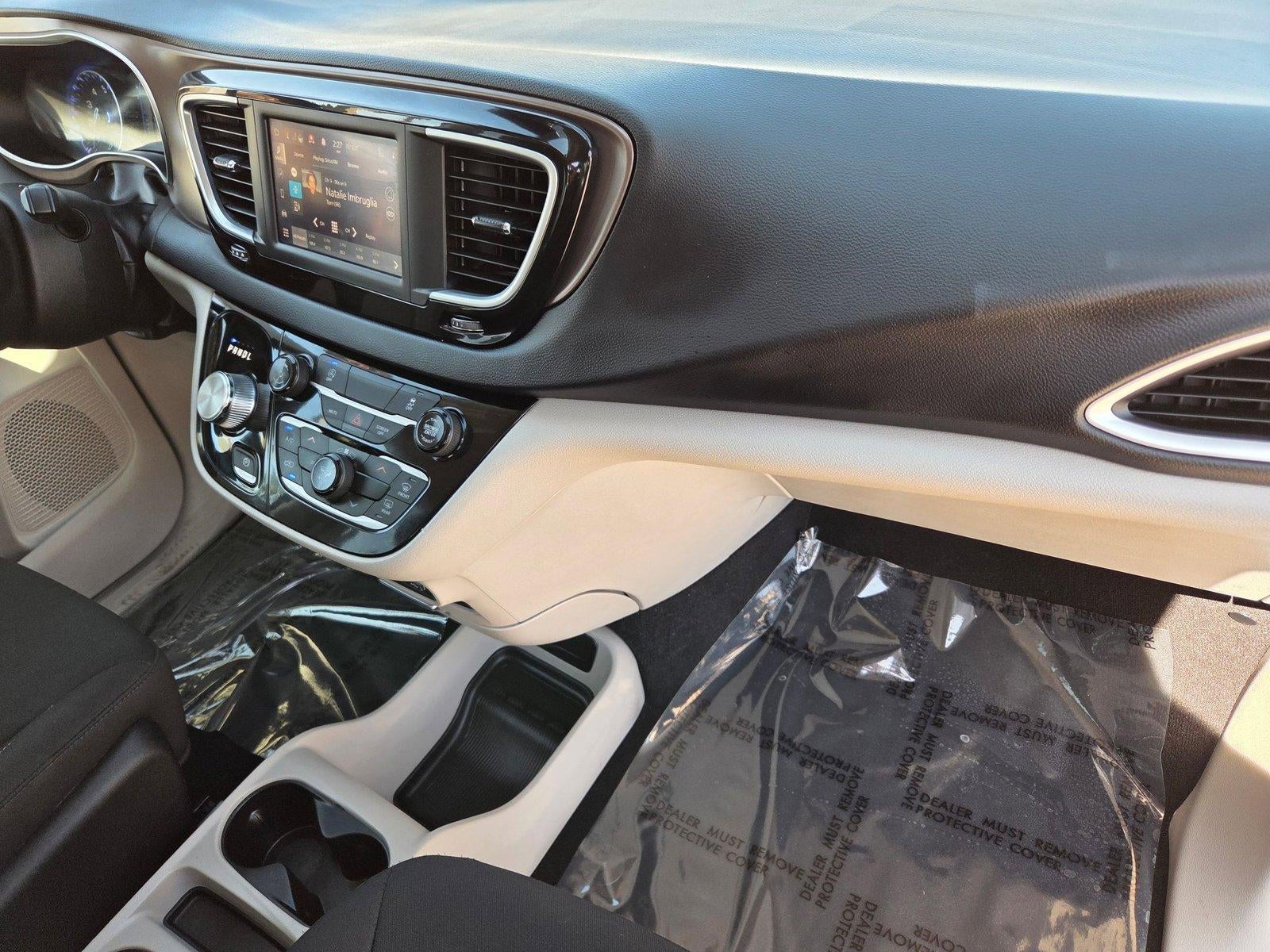 2023 Chrysler Voyager LX FWD