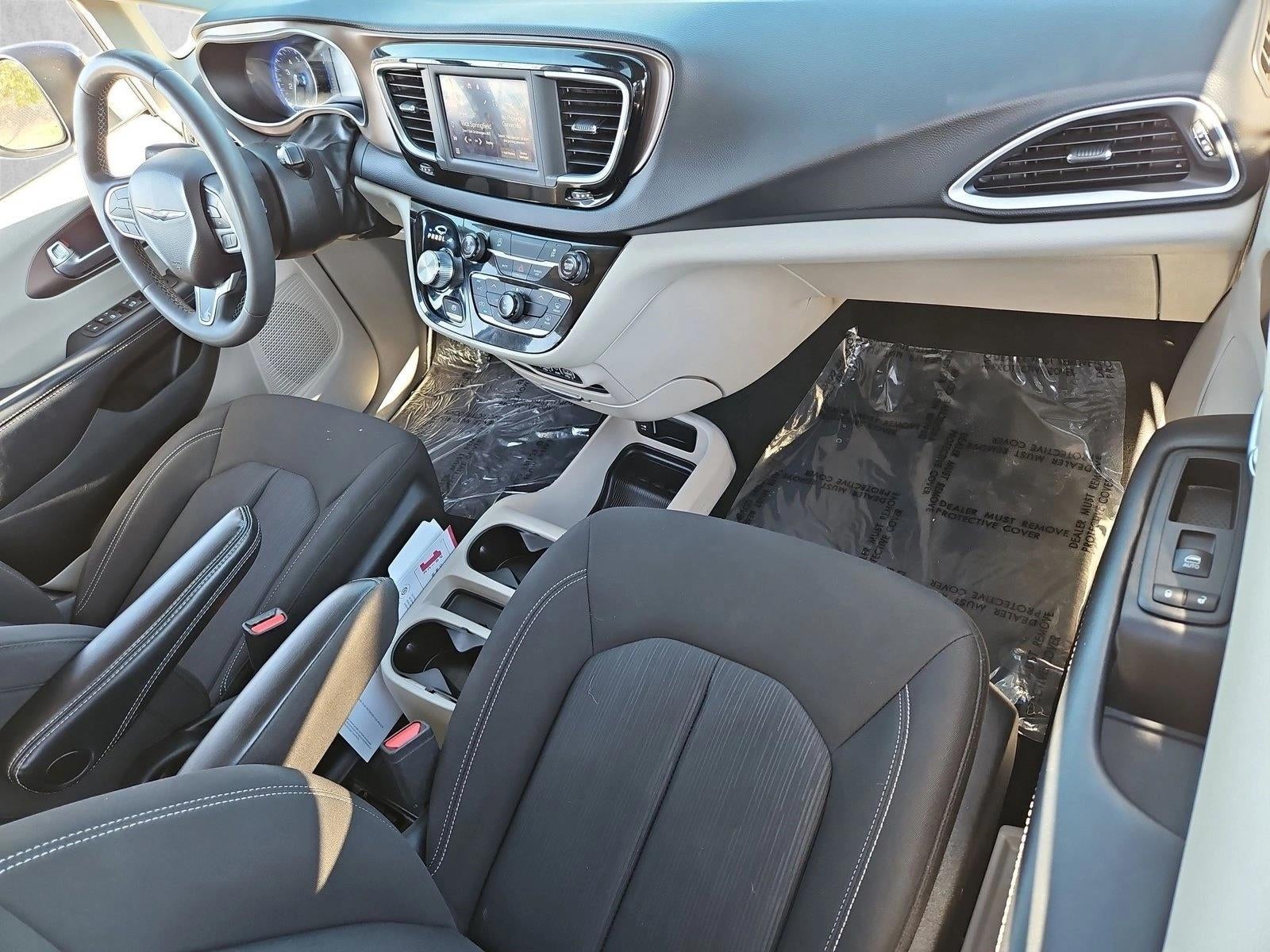 2023 Chrysler Voyager LX FWD