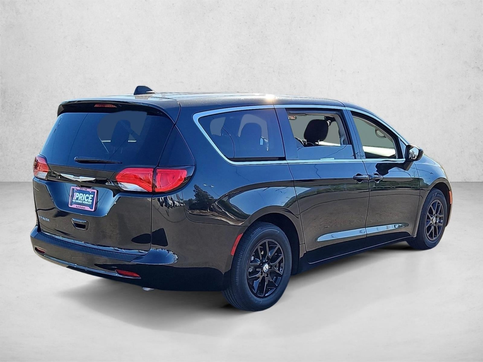 2023 Chrysler Voyager LX FWD