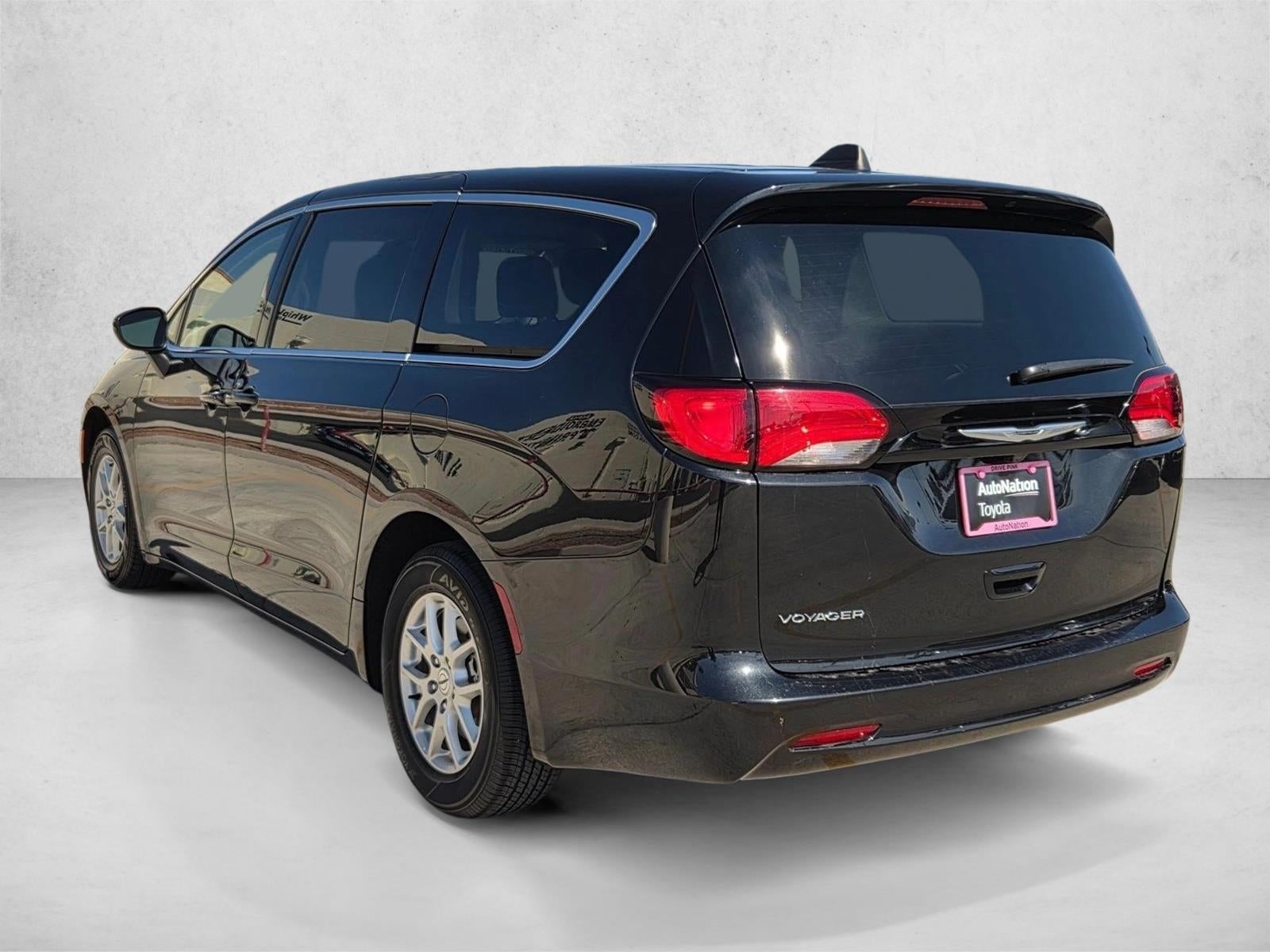 2023 Chrysler Voyager LX FWD