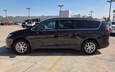 2023 Chrysler Voyager LX FWD