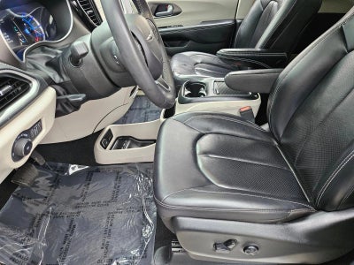 2024 Chrysler Pacifica Hybrid Select FWD