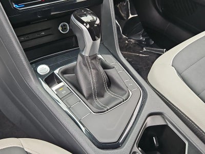 2025 Volkswagen Taos SE FWD