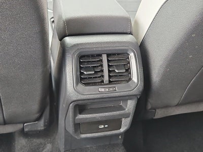 2025 Volkswagen Taos SE FWD