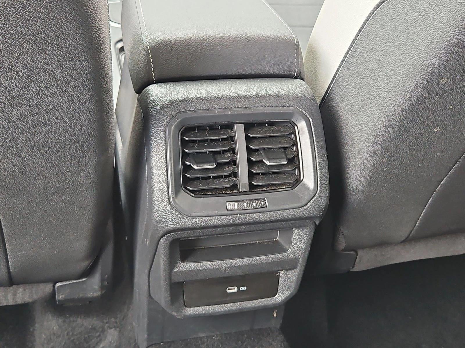 2025 Volkswagen Taos SE FWD