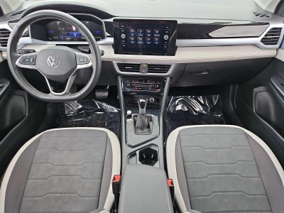 2025 Volkswagen Taos SE FWD
