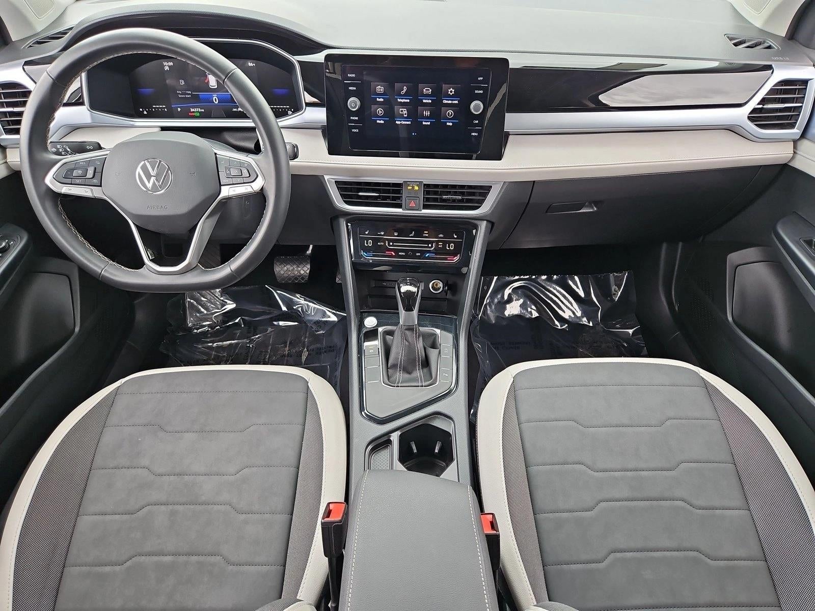 2025 Volkswagen Taos SE FWD