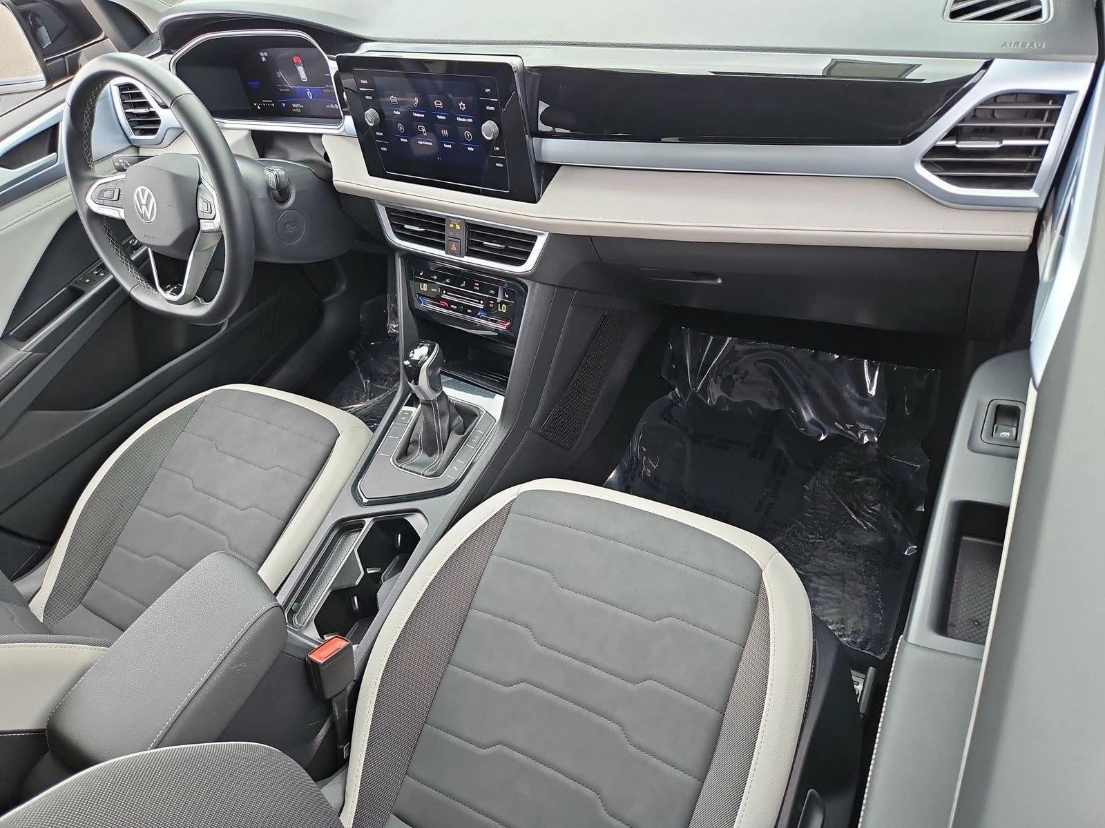2025 Volkswagen Taos SE FWD