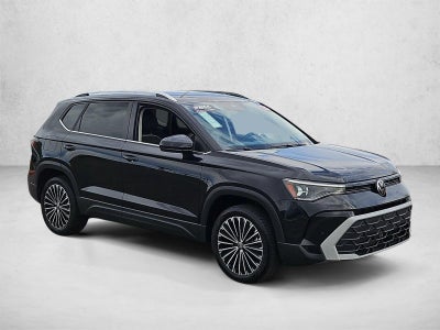 2025 Volkswagen Taos SE FWD