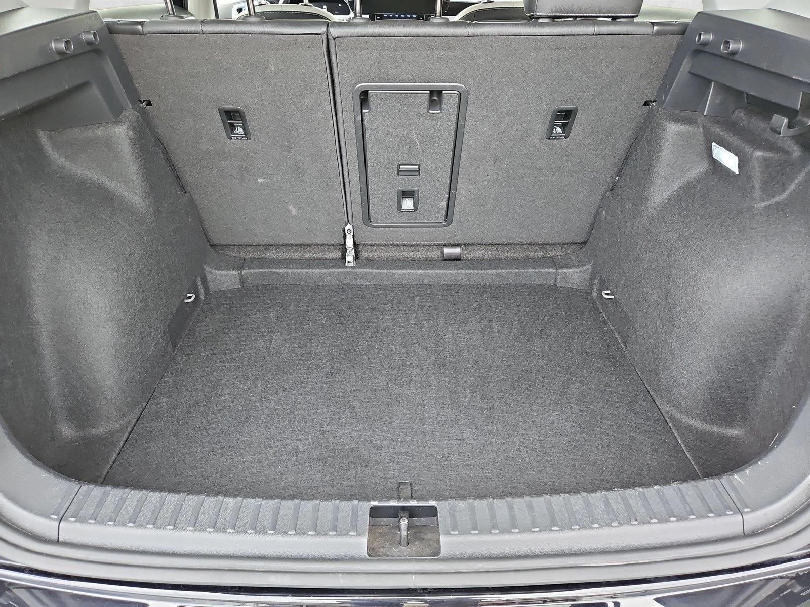 2025 Volkswagen Taos SE FWD