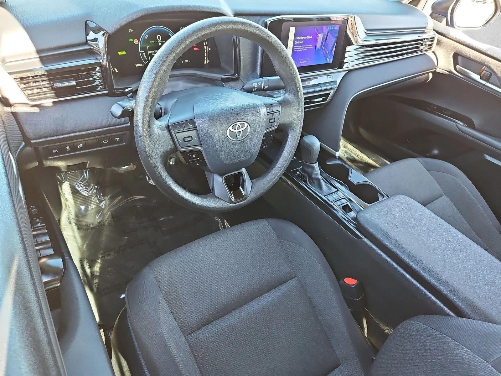 2025 Toyota Camry LE (SE)