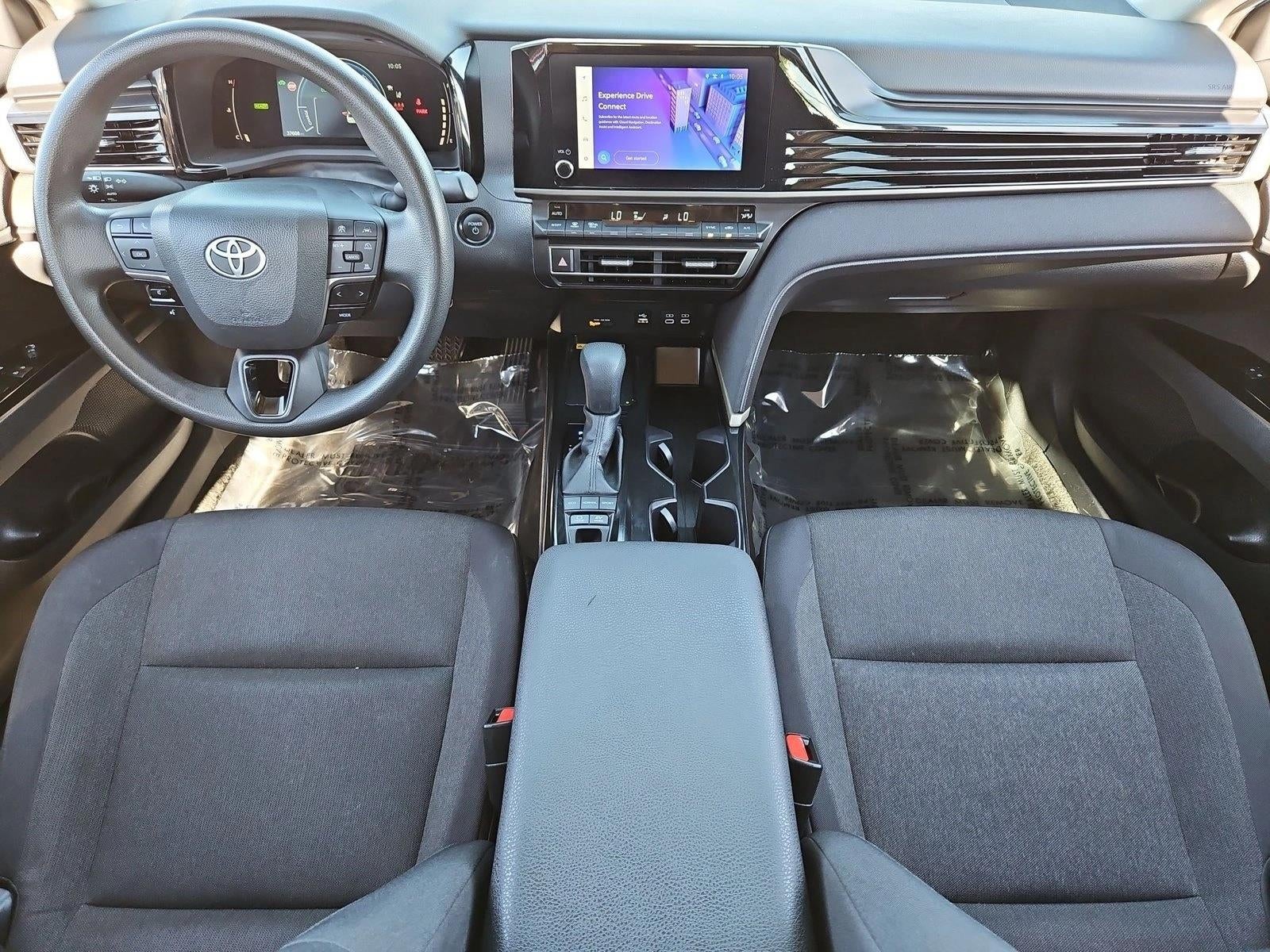 2025 Toyota Camry LE (SE)