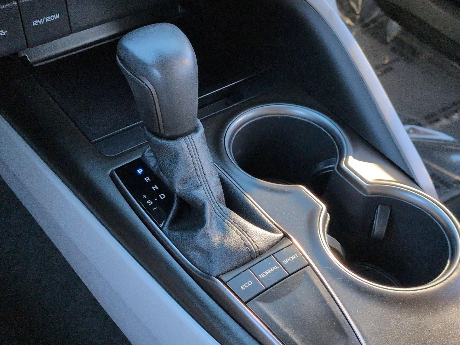 2022 Toyota Camry SE Auto (Natl)