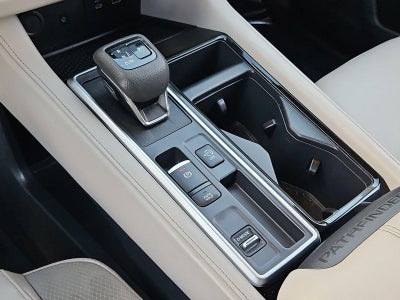 2025 Nissan Pathfinder SL 2WD