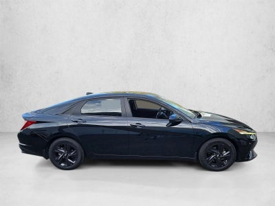 2022 Hyundai ELANTRA SEL IVT