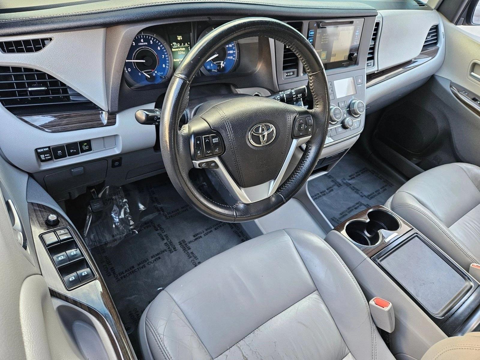 2016 Toyota Sienna 5dr 7-Pass Van XLE AWD (Natl)