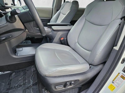 2022 Toyota Sienna XLE FWD 8-Passenger (Natl)