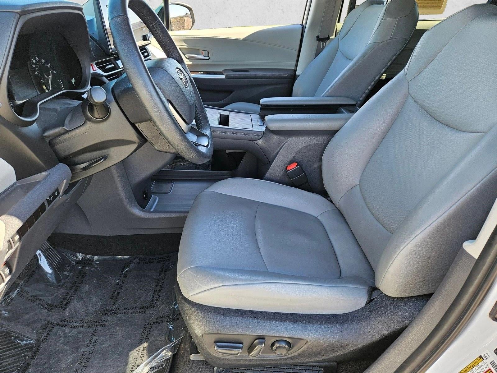 2022 Toyota Sienna XLE FWD 8-Passenger (Natl)