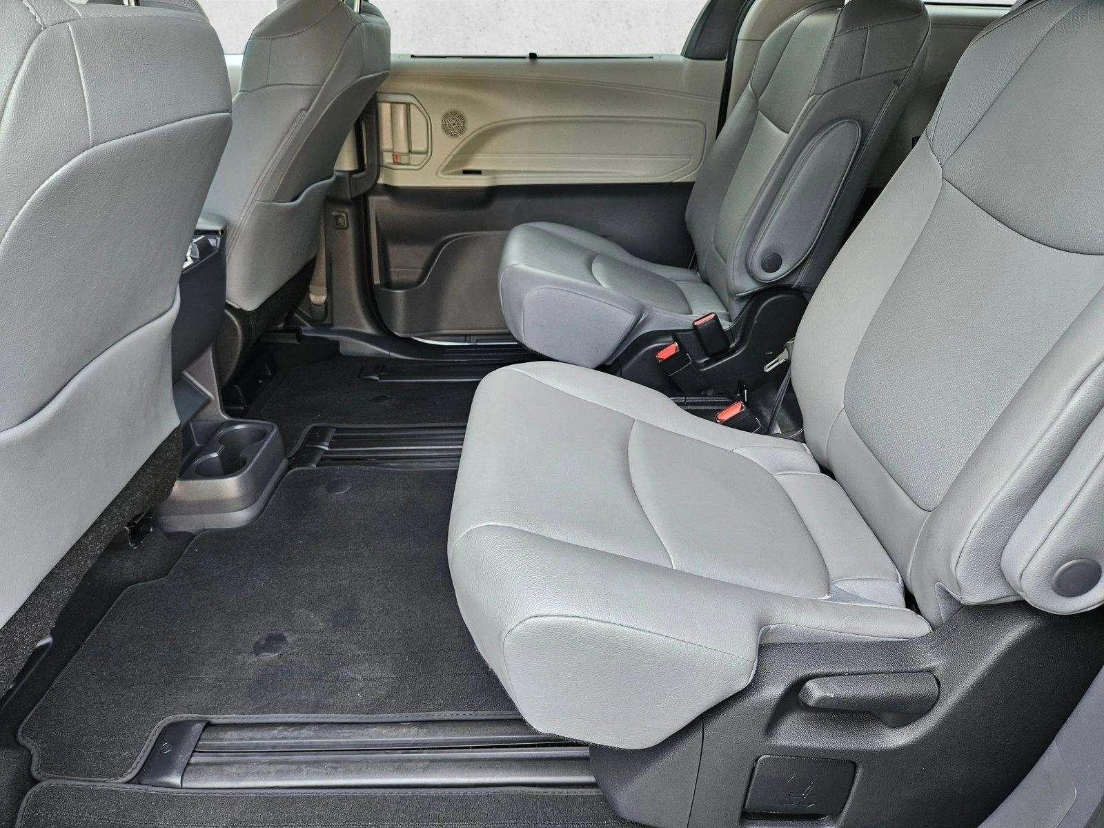 2022 Toyota Sienna XLE FWD 8-Passenger (Natl)