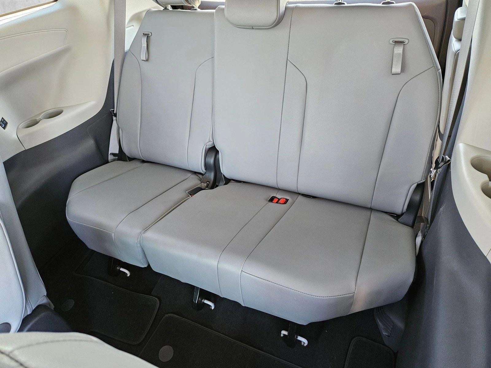 2022 Toyota Sienna XLE FWD 8-Passenger (Natl)
