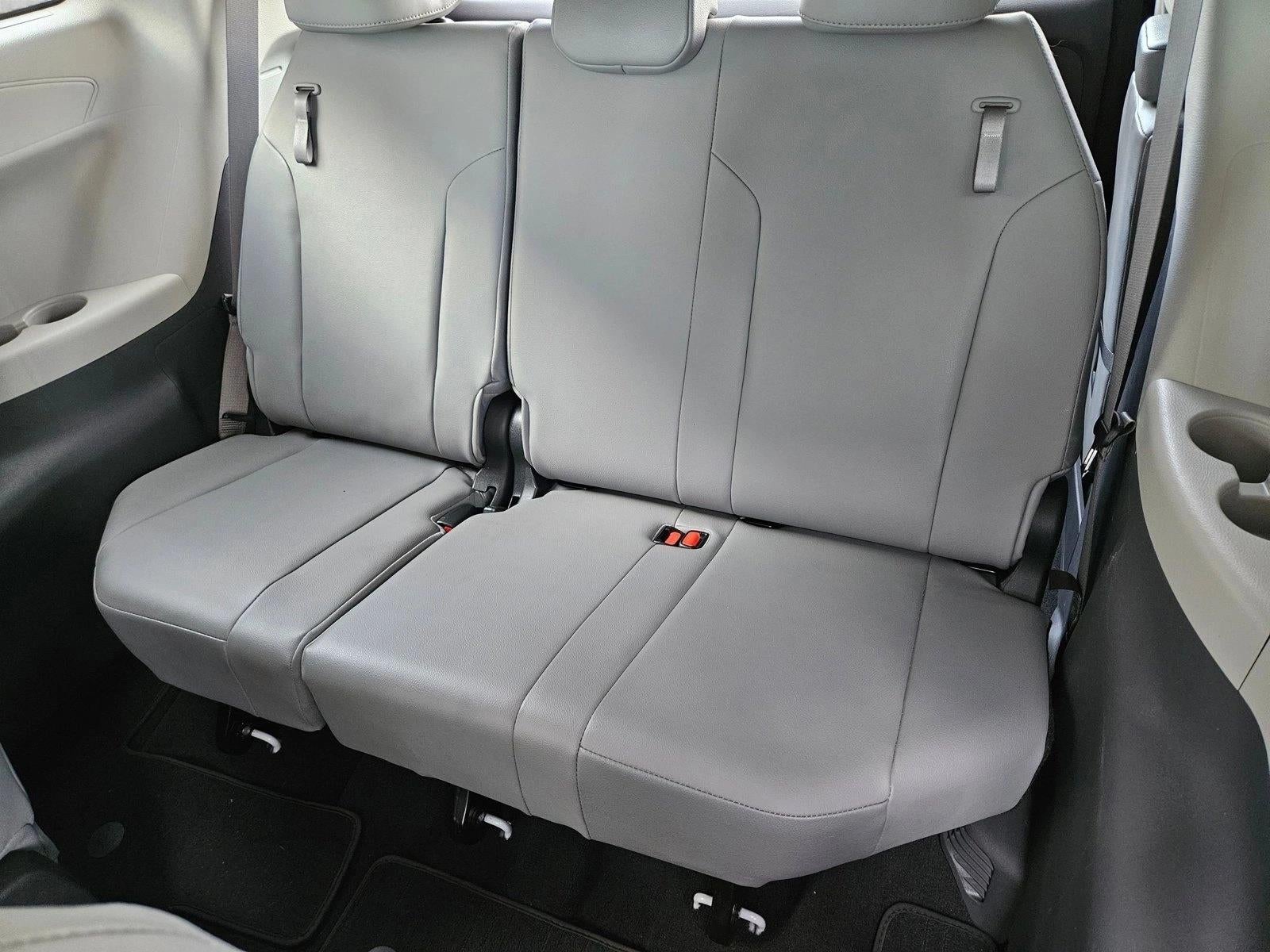 2022 Toyota Sienna XLE FWD 8-Passenger (Natl)