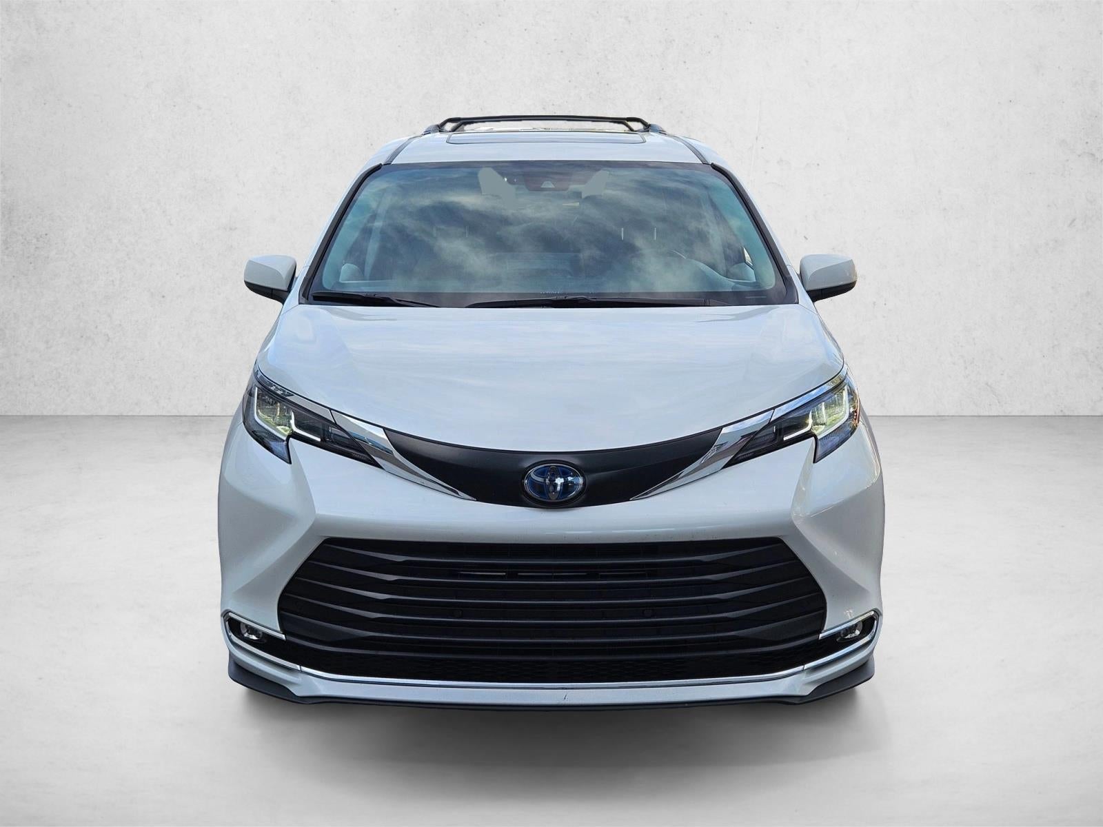 2022 Toyota Sienna XLE FWD 8-Passenger (Natl)
