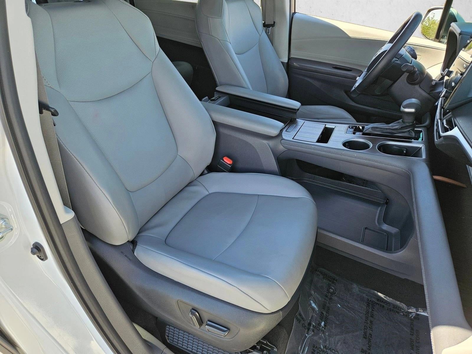 2022 Toyota Sienna XLE FWD 8-Passenger (Natl)