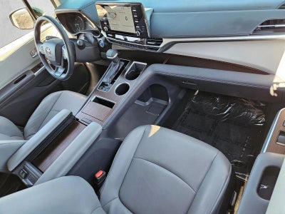 2022 Toyota Sienna XLE FWD 8-Passenger (Natl)
