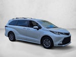 2022 Toyota Sienna XLE FWD 8-Passenger (Natl)
