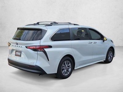 2022 Toyota Sienna XLE FWD 8-Passenger (Natl)