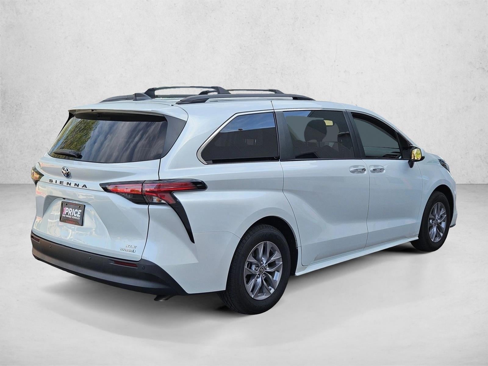2022 Toyota Sienna XLE FWD 8-Passenger (Natl)