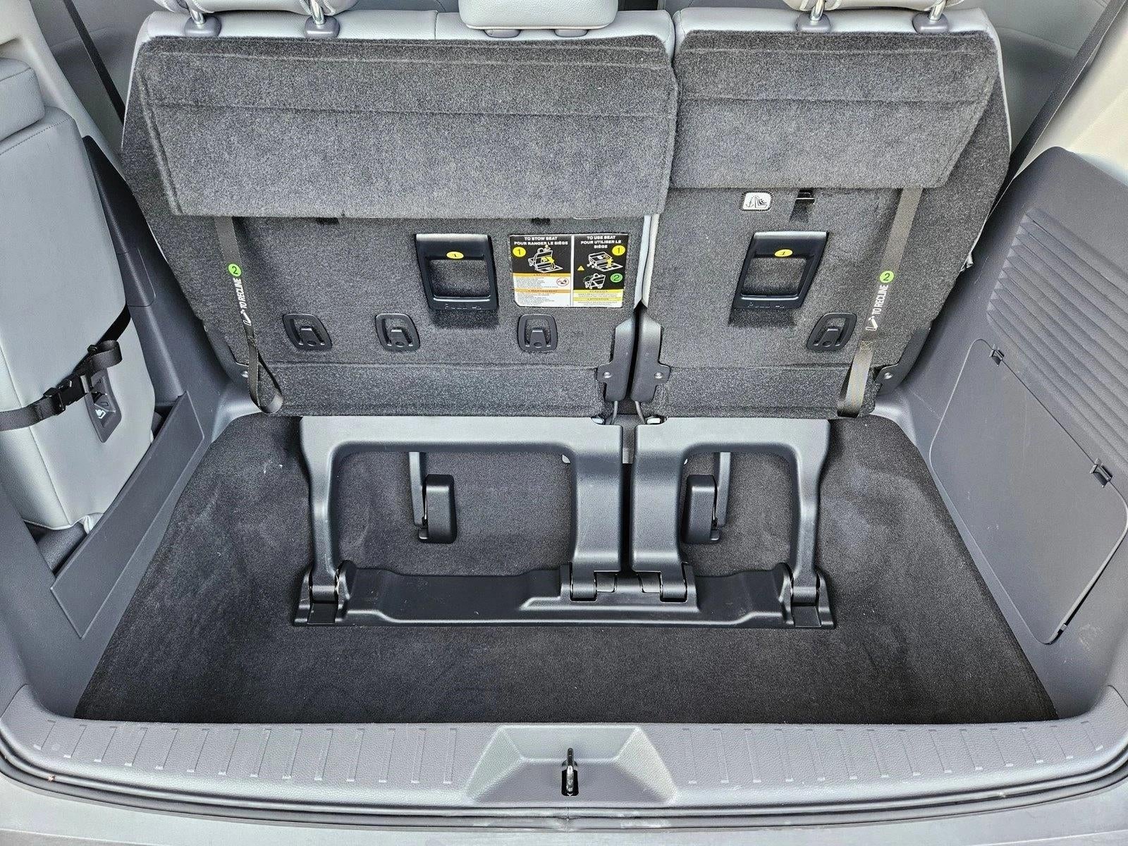 2022 Toyota Sienna XLE FWD 8-Passenger (Natl)