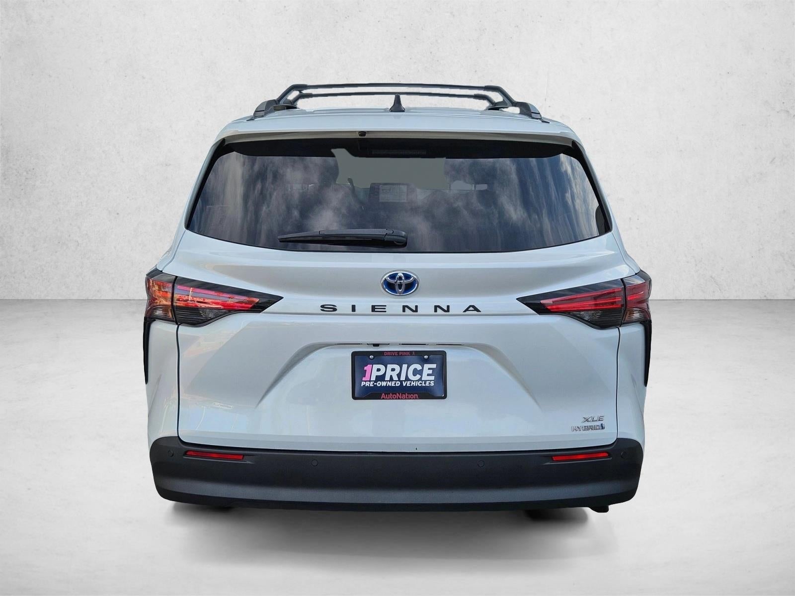 2022 Toyota Sienna XLE FWD 8-Passenger (Natl)