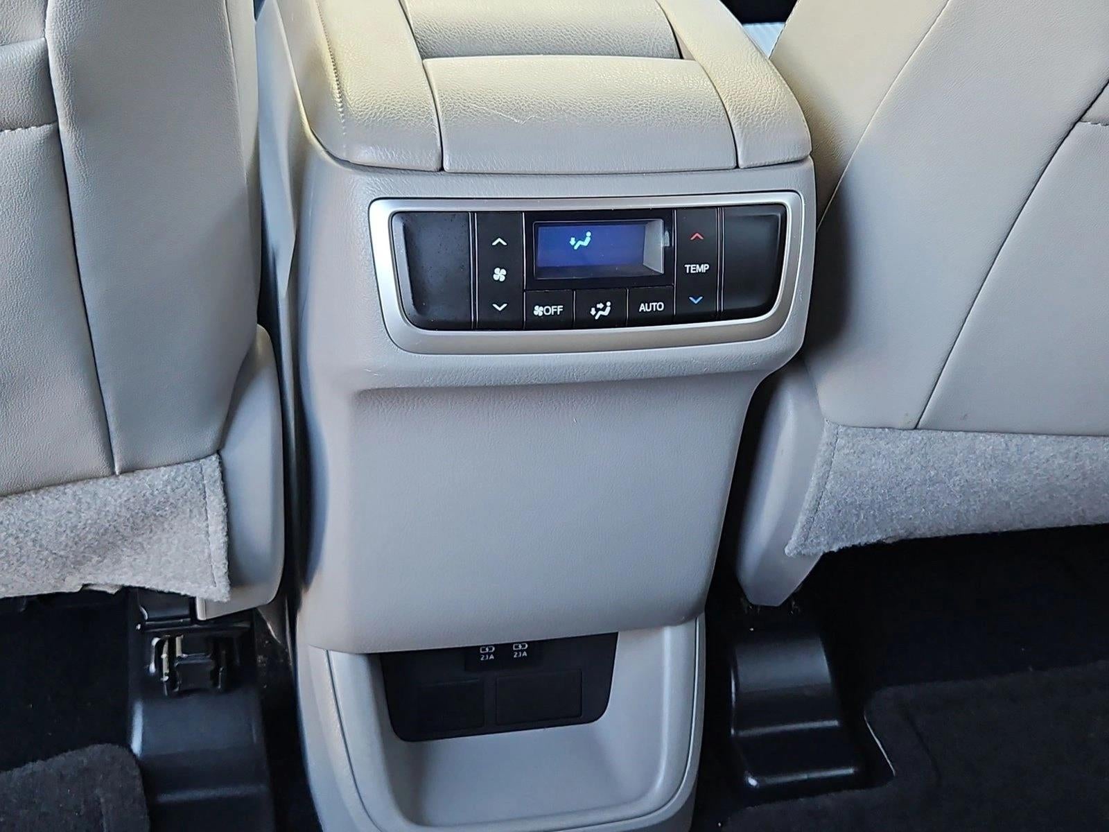 2019 Toyota Highlander LE Plus V6 FWD (Natl)
