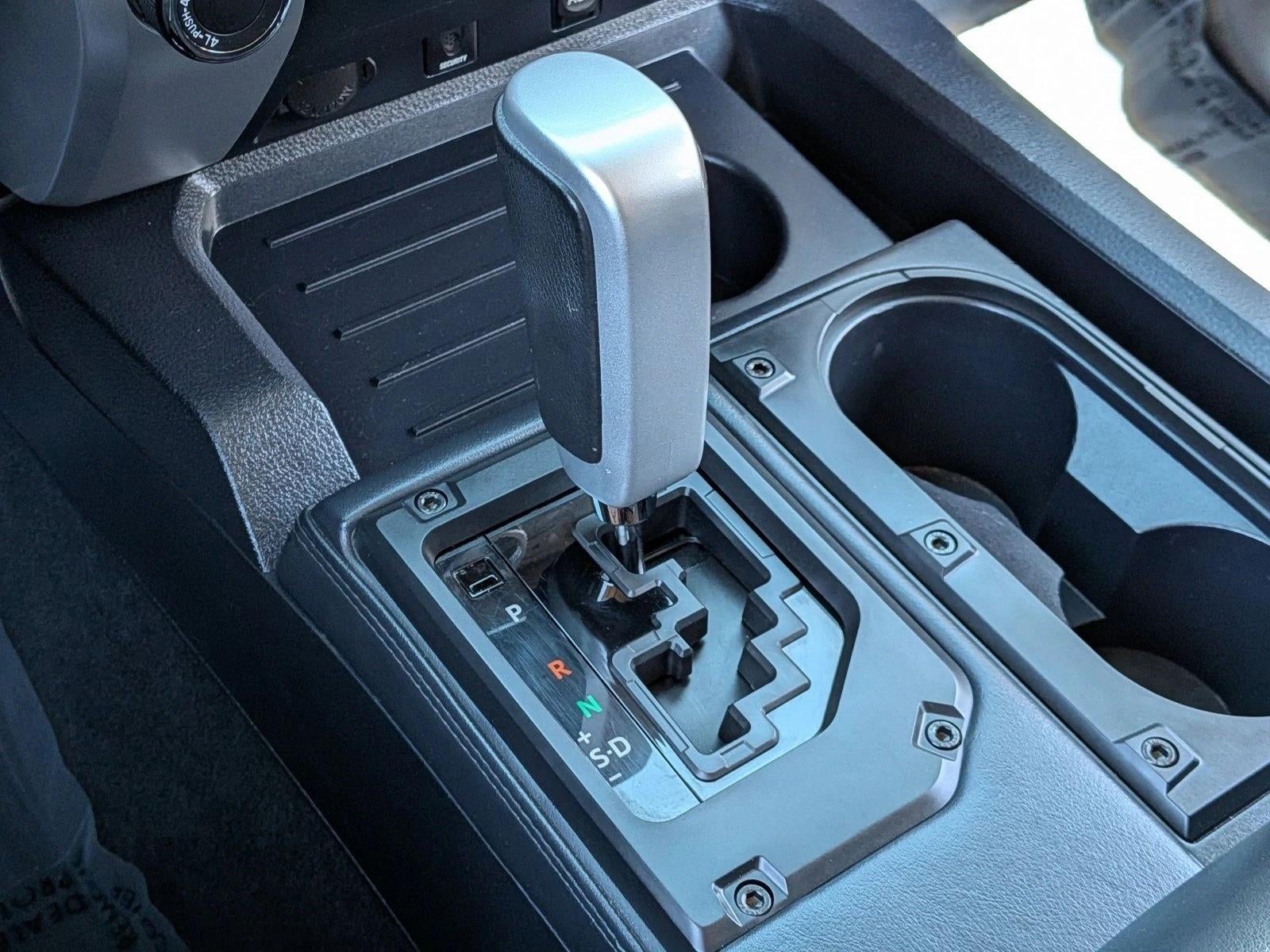 2017 Toyota Tundra 4WD 4WD Platinum CrewMax 5.5' Bed 5.7L FFV (SE)