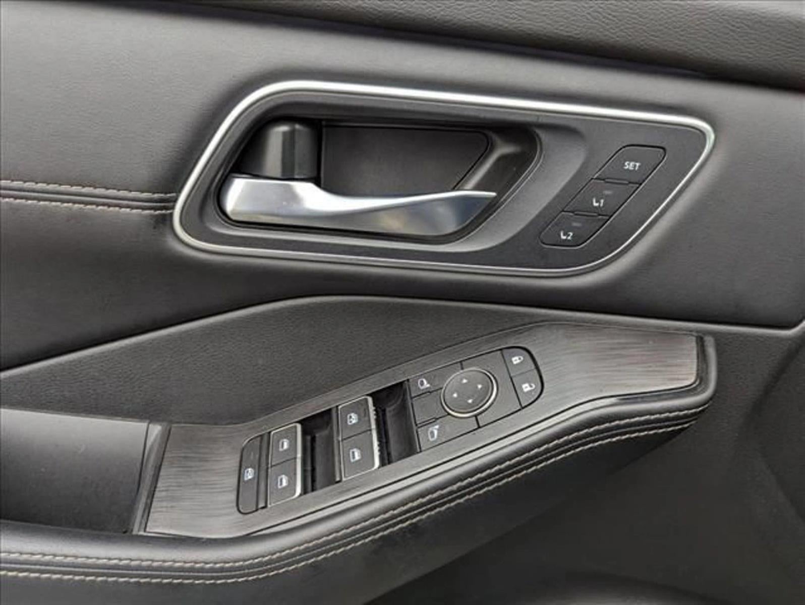 2025 Nissan Rogue AWD Platinum